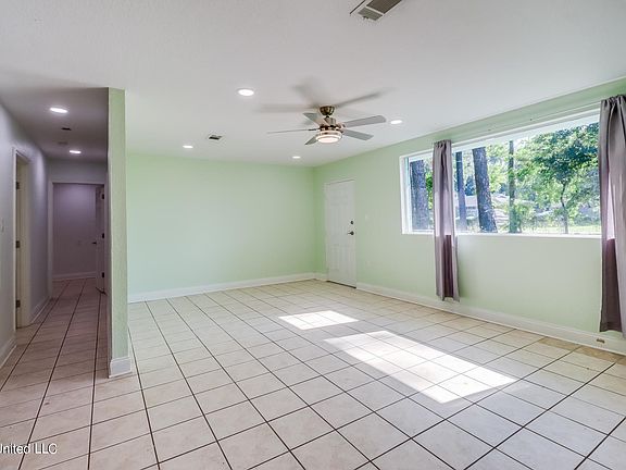 3rd image of 10437 Seymour Ave