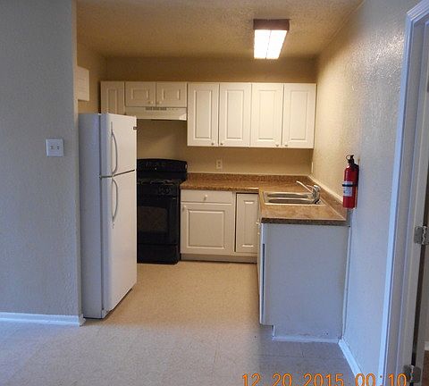3rd image of 8630 CREEK BEND DR