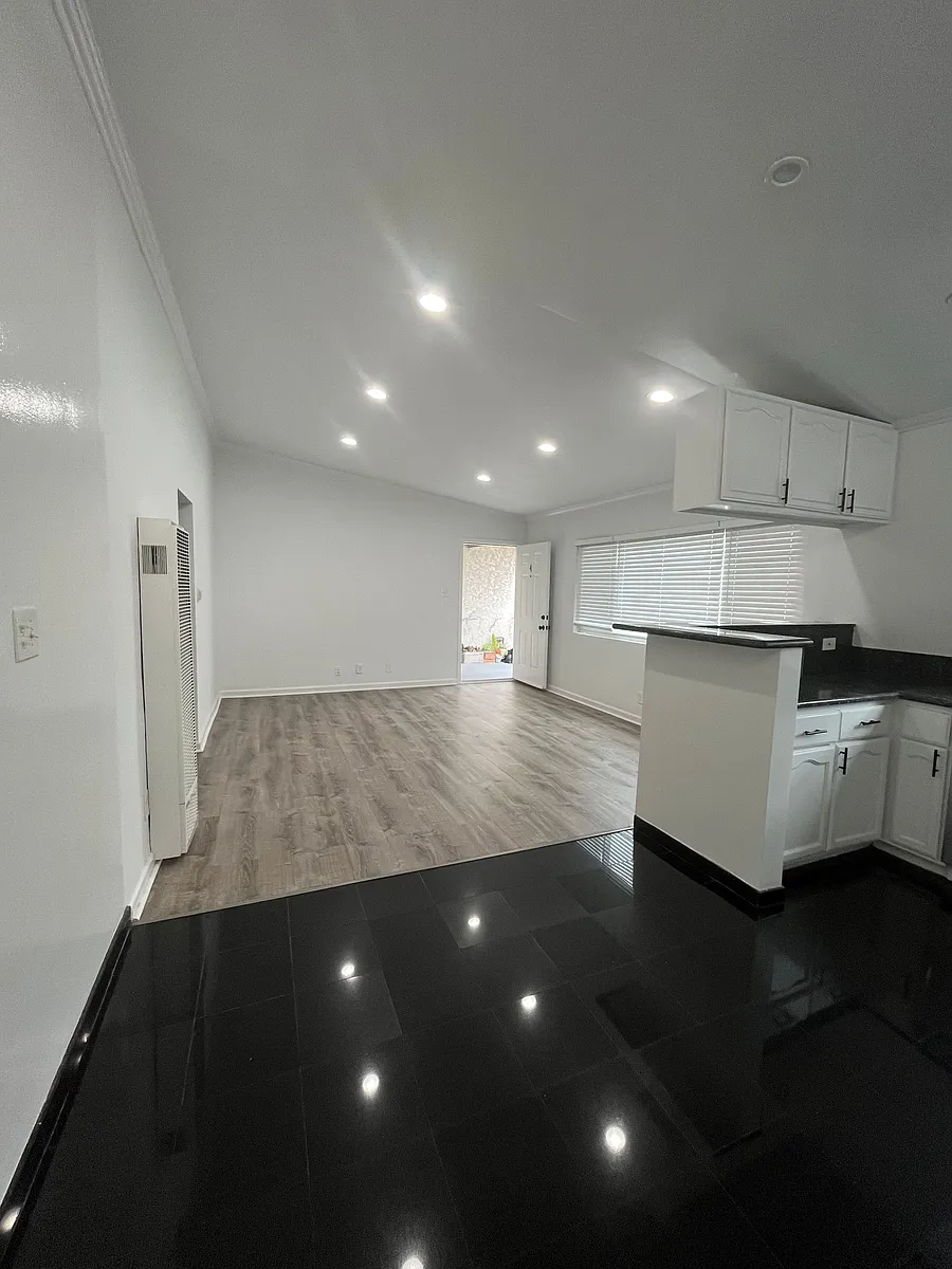 Building Photo - 539 Sunset Ave #4