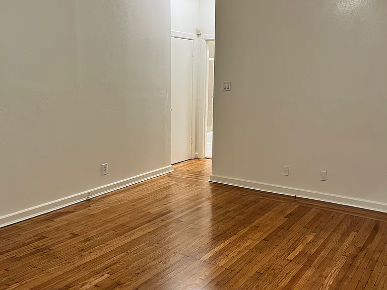 4022 Broadway — Photo 17