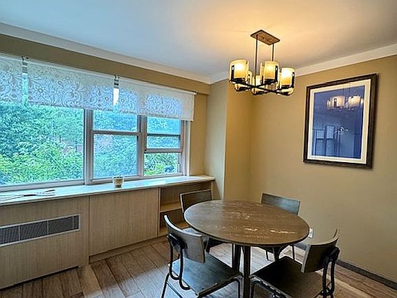 3rd image of 2925 W 5th St APT 2E