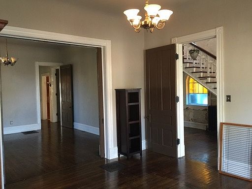 5th image of 920 Main St