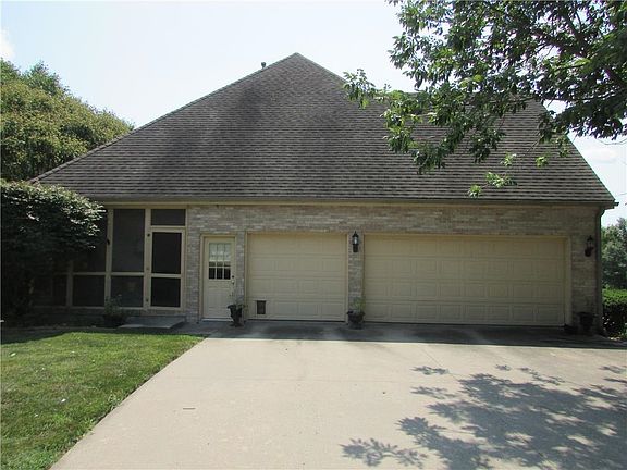 4th image of 3409 N Pointe Dr
