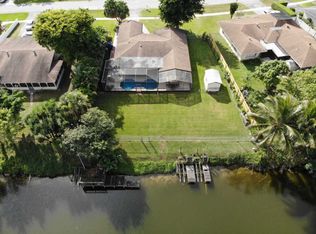 939 Hibiscus Dr, Royal Palm Beach, FL 33411