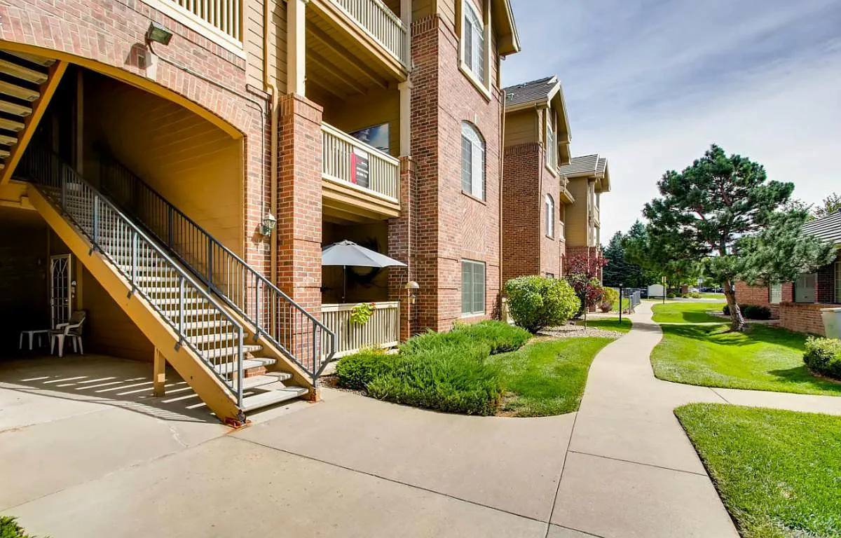2 bed, 1037 sqft, $1,995 — Photo 3