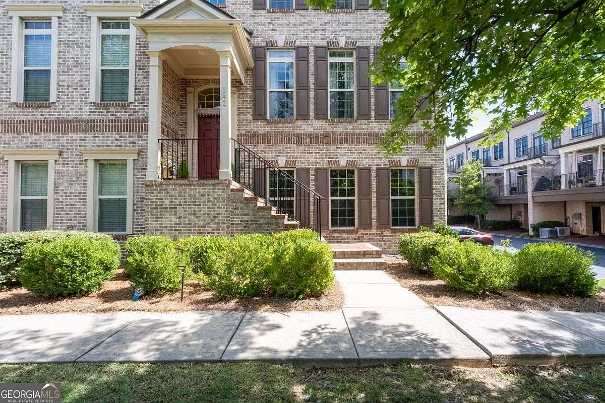 3 bed, 3.5 bath, 2352 sqft, $3,800 — Photo 1