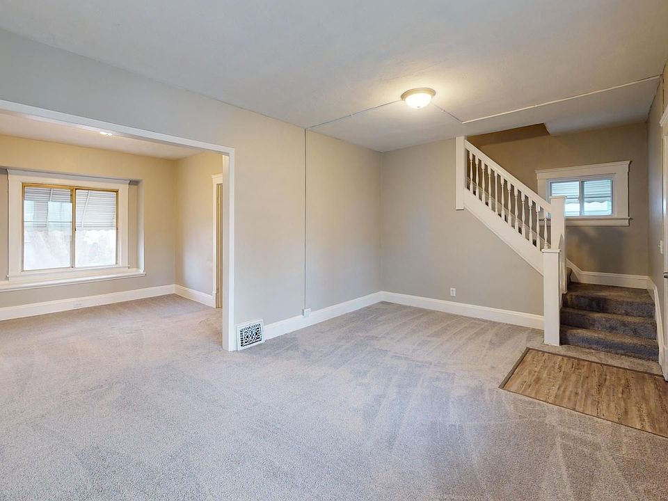 1st image of 3065 W 105th St