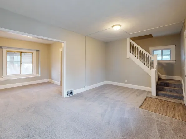 3065 W 105th St, Cleveland, OH 44111