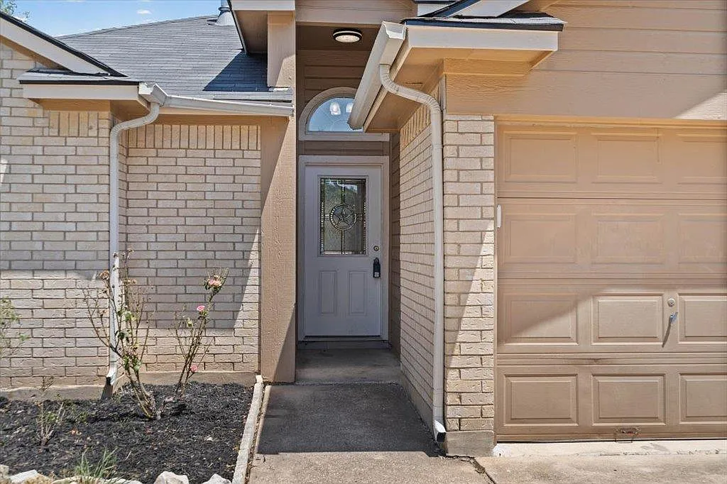 3 bed, 2.0 bath, 1024 sqft, $1,725 — Photo 4