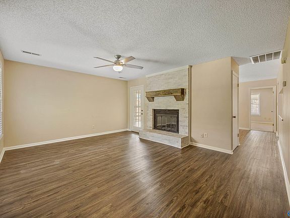 4th image of 335 Chateau Dr SW