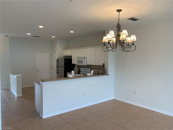 2nd image of 1260 Oxford Ln #5