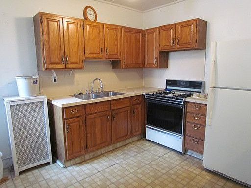3rd image of 5215 Warrington Ave