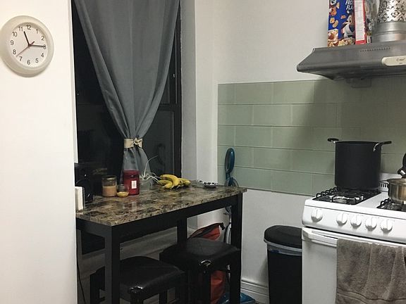 5th image of 211 E Broadway #2W