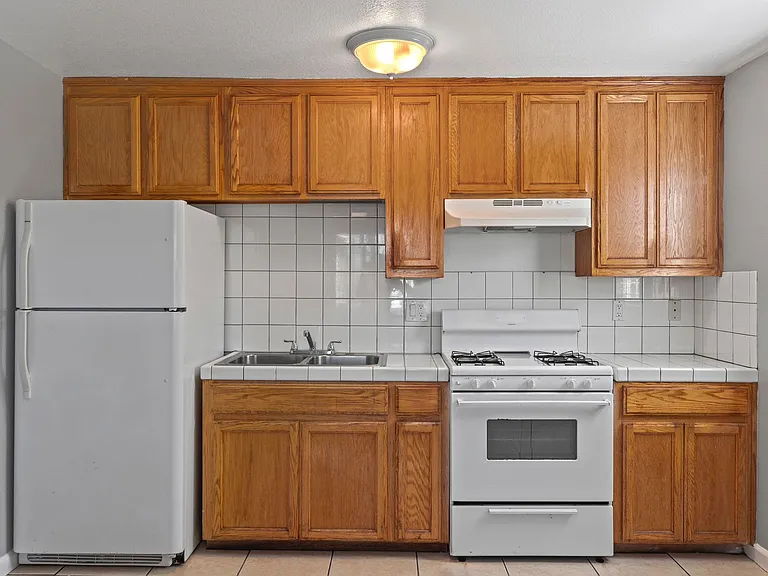 125 S 6th Ave #10 — Photo 5
