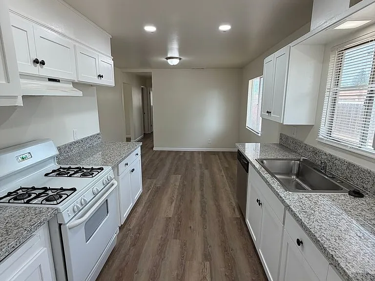 1409 Roberts Ave — Photo 4