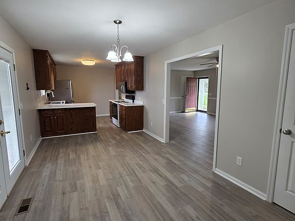 5th image of 102 Cascade Ln