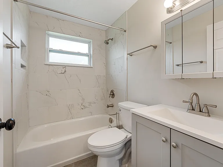 204 Circle E — Photo 37