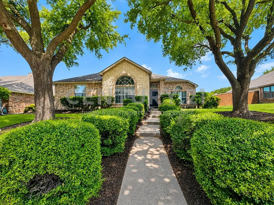 7700 Glenoaks Dr