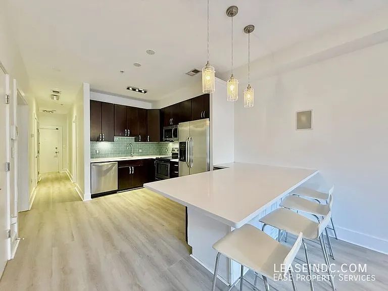 245 15th St SE #101 — Photo 5