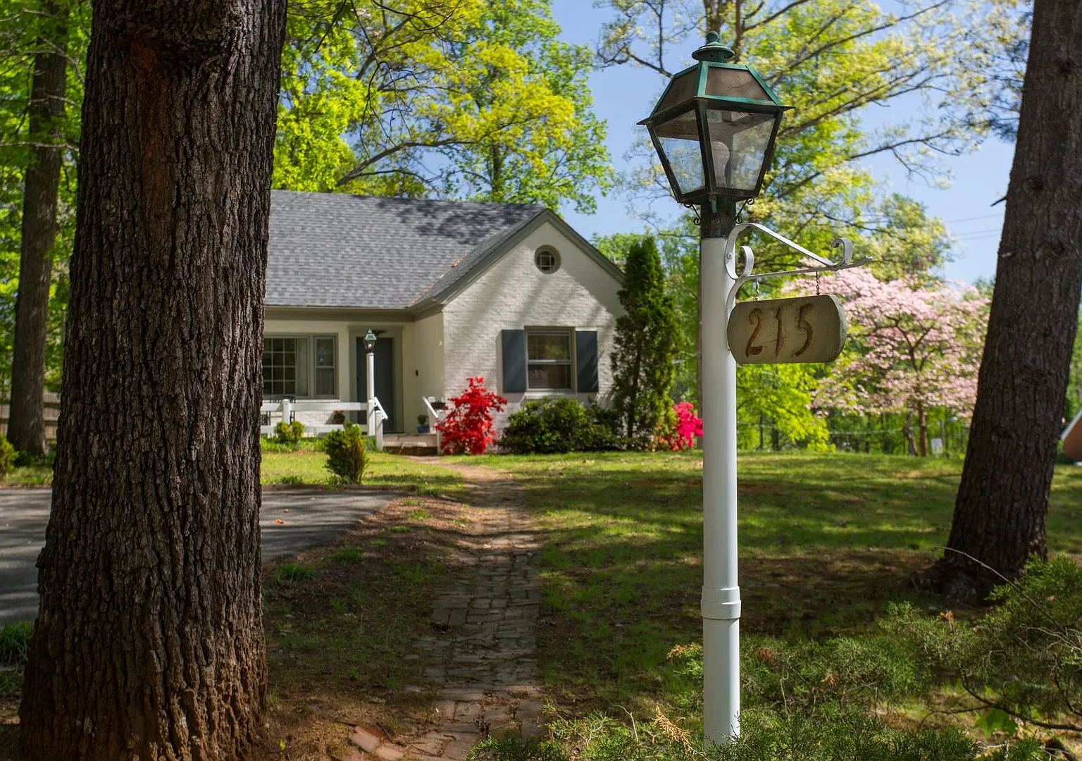 215 Cleveland Avenue - Charming Fry Spring's Home Nestled on a Corner Lot! — Photo 2