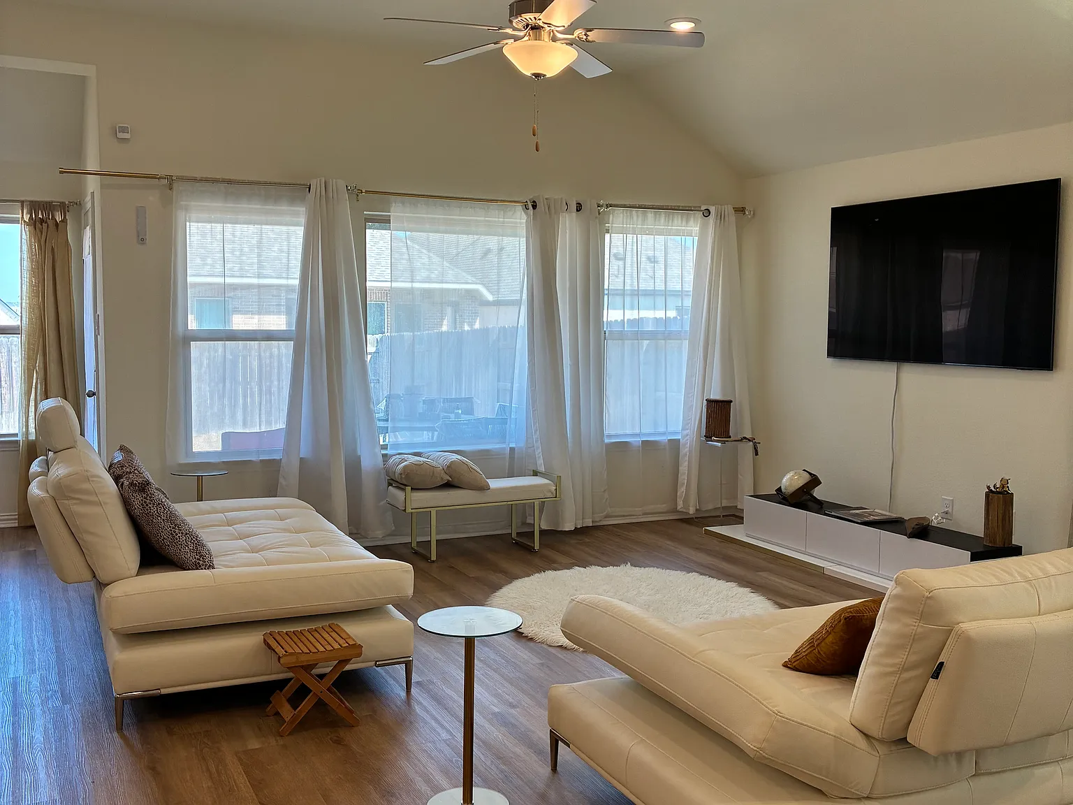 3 bed, 1873 sqft, $3,500 — Photo 2