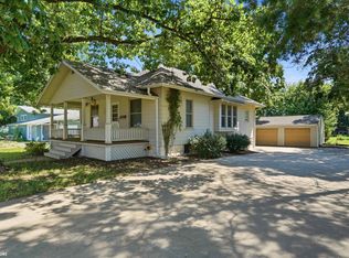 305 S Cottonwood St, New London, IA 52645