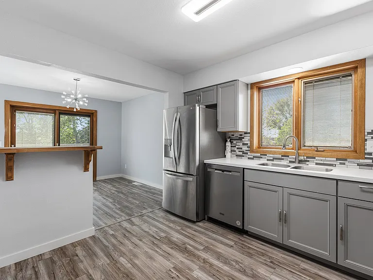 570 Oasis Dr — Photo 6