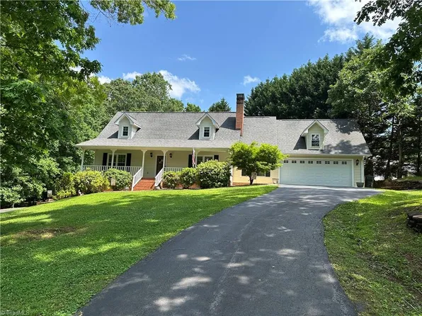 470 Farmbrook Rd, Mount Airy, NC 27030