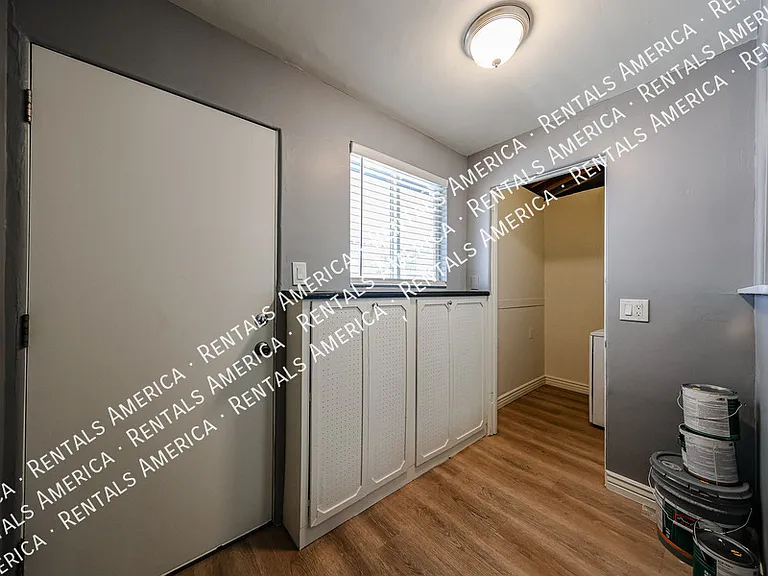 404 W Mission Ln — Photo 5