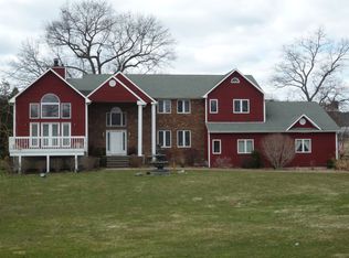 10 Paddock Dr, Chester, NY 10918