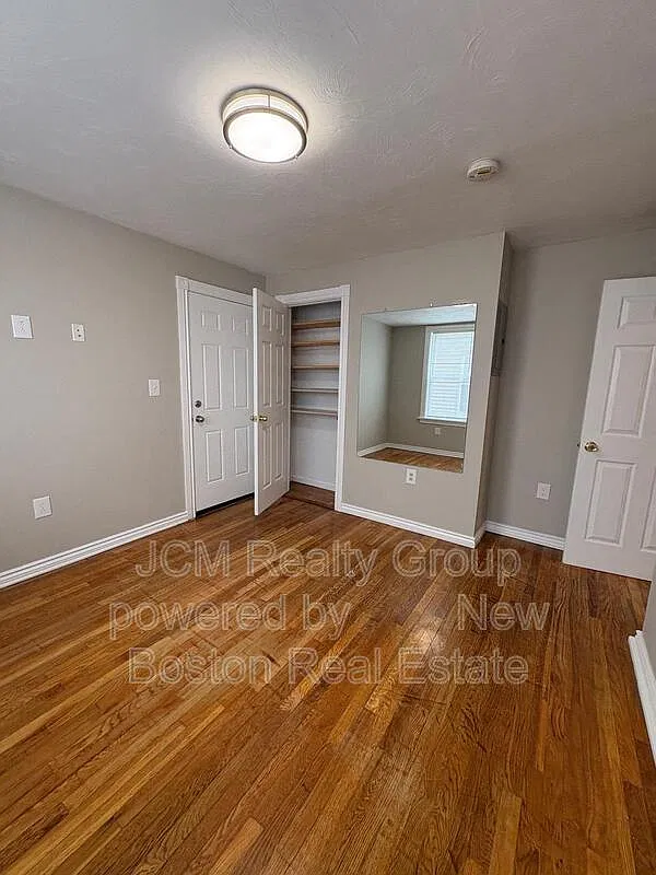 2 bed, 1.0 bath, 1000 sqft, $2,400 — Photo 4