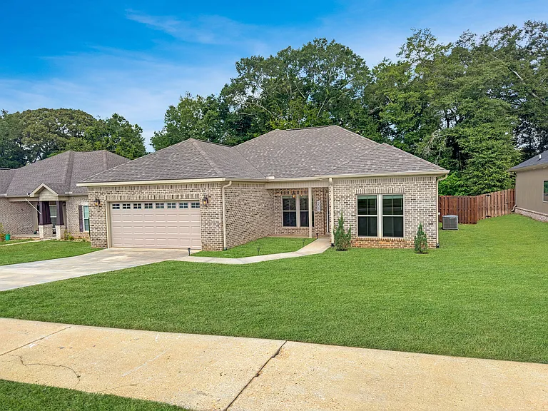 208 Savannah Dr — Photo 31