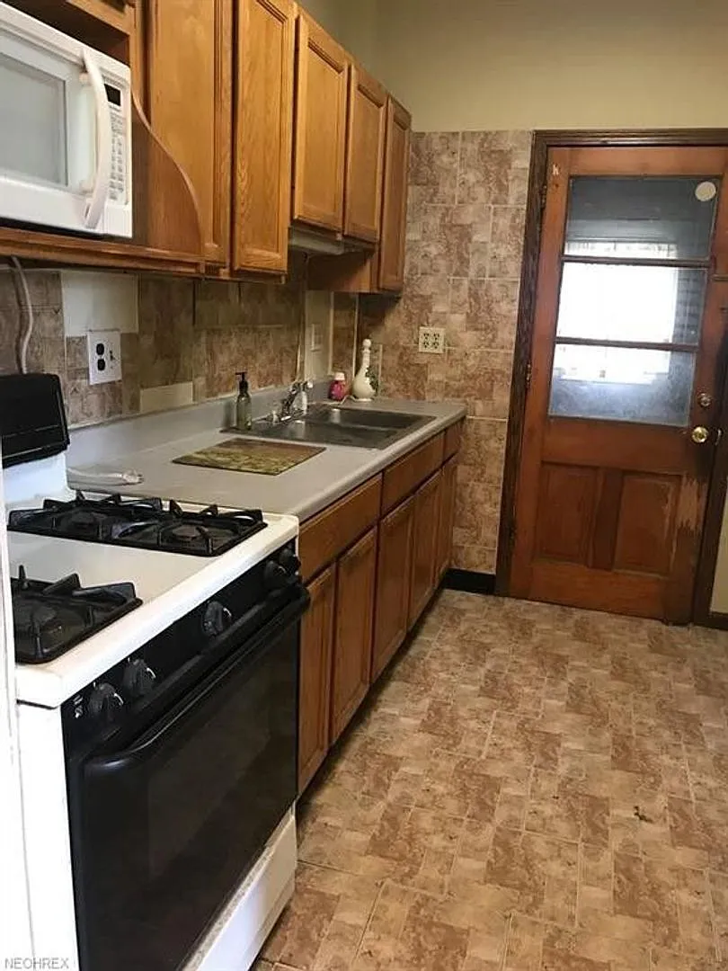 2 Bedroom Canton Home for Rent — Photo 2