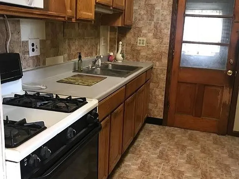 1724 Harmont Ave NE — Photo 2