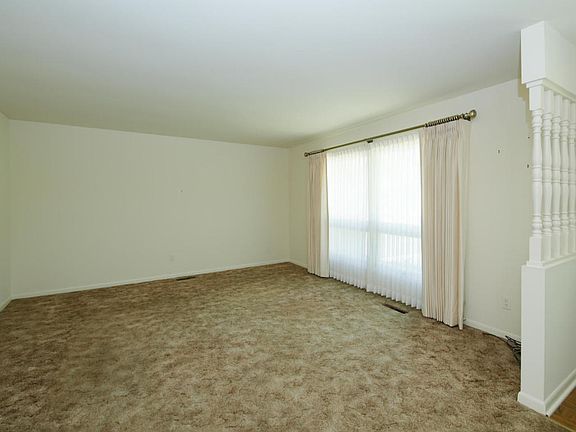 3rd image of 5337 Tamworth St