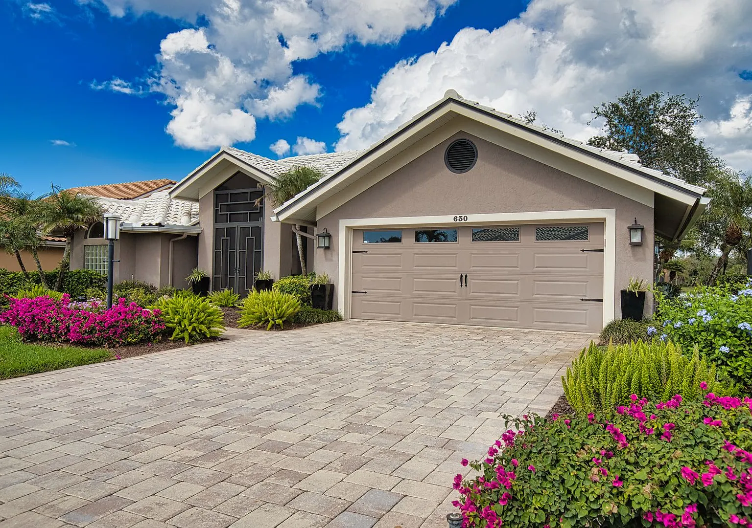 Luxury Home with Saltwater Heated Pool, Spa & Spectacular Golf Course Views, and includes Social ... — Photo 1