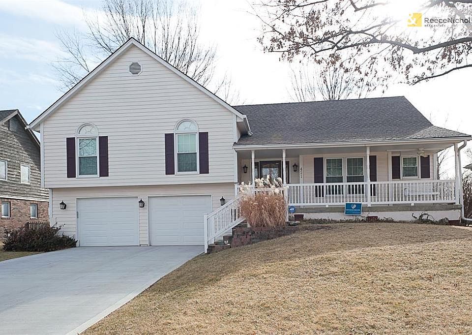 1st image of 421 NE Cambridge Dr