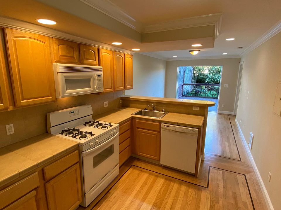 1st image of 28 Cole St APT 1