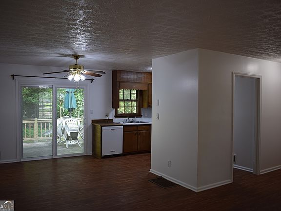 3rd image of 605 Jefferson Ave