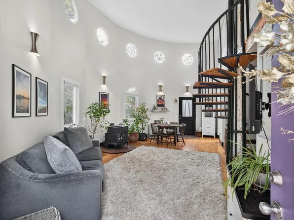 19 Old Bridge Rd, Truro, MA 02666