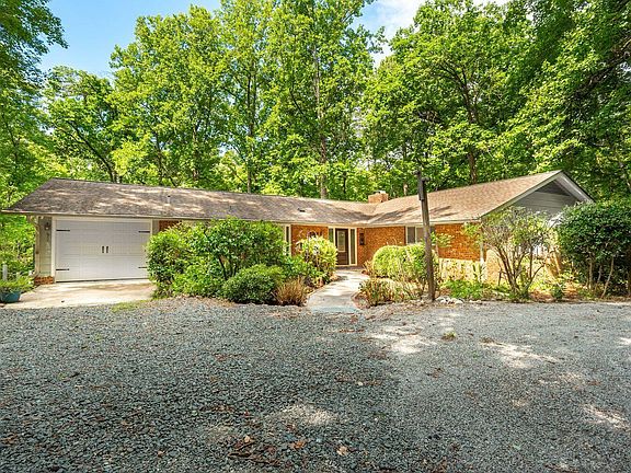 2nd image of 508 Hawthorne Ln