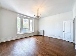 591 College St, Toronto, ON M6G 1B2