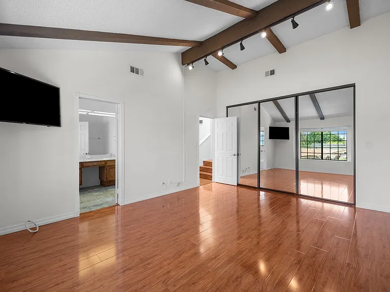 7100 Balboa Blvd #803 — Photo 6