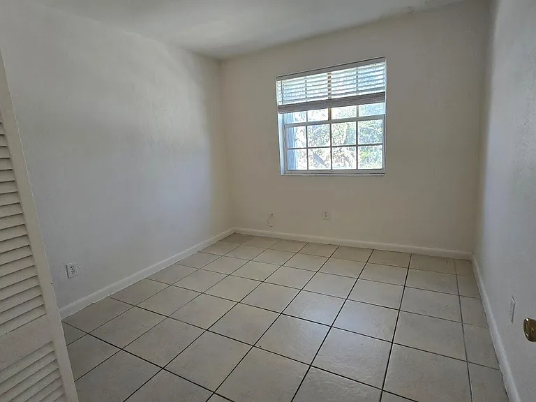 1290 NE 142nd St #10 — Photo 7