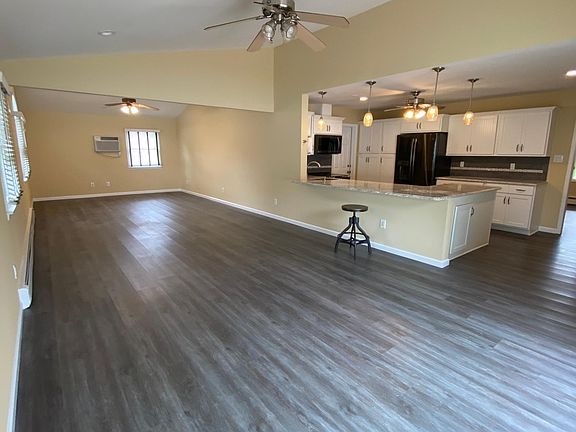 Kitchen/Dinning Room/ Eat in Kitchen
