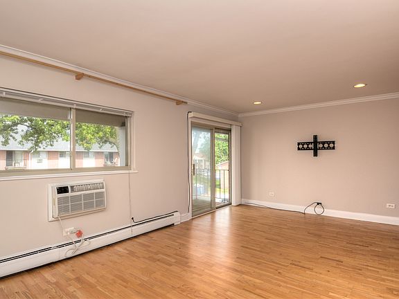 5th image of 680 Marilyn Ave APT 202