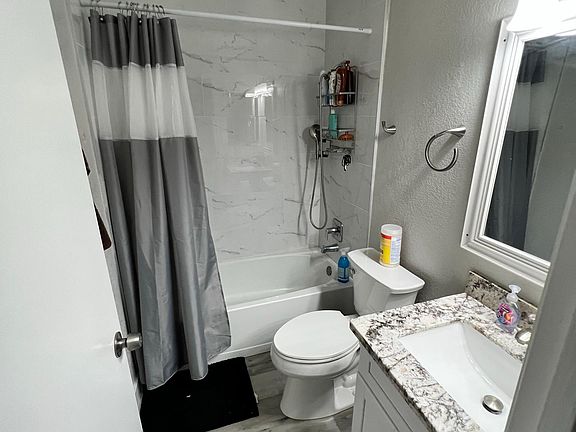 2nd image of 2202 W Glenrosa Ave