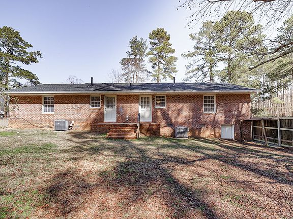 3rd image of 412 Brownwood Dr
