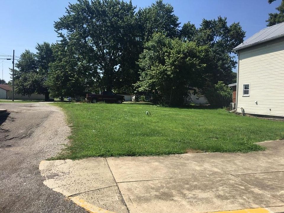 2nd image of 226 W Main St