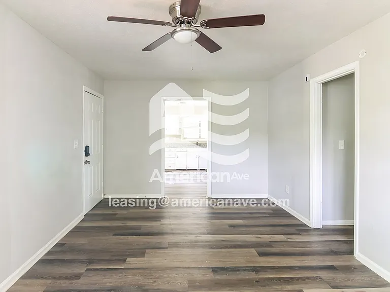 1362752_005_living_room_5.jpg